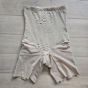 Honeylove SuperPower Short in Sand size M